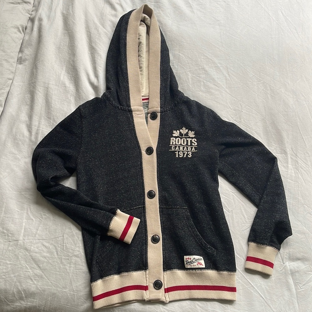 Roots vintage cardigan. Size Medium.